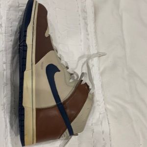 Nike  Dunk high top ostrich.